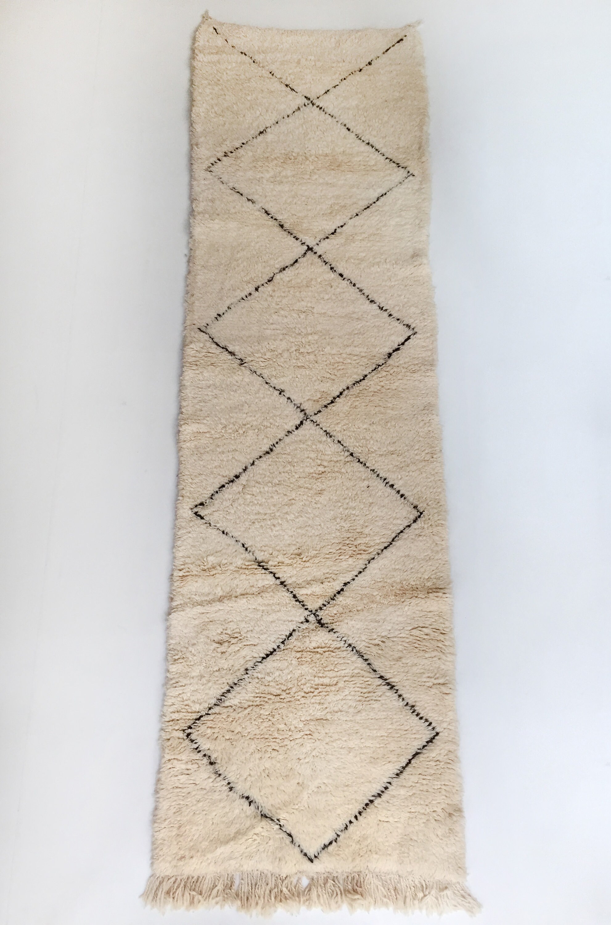 Tapis Berbère Beni Ouarain Couloir Écru à Losanges Noirs 285x82cm