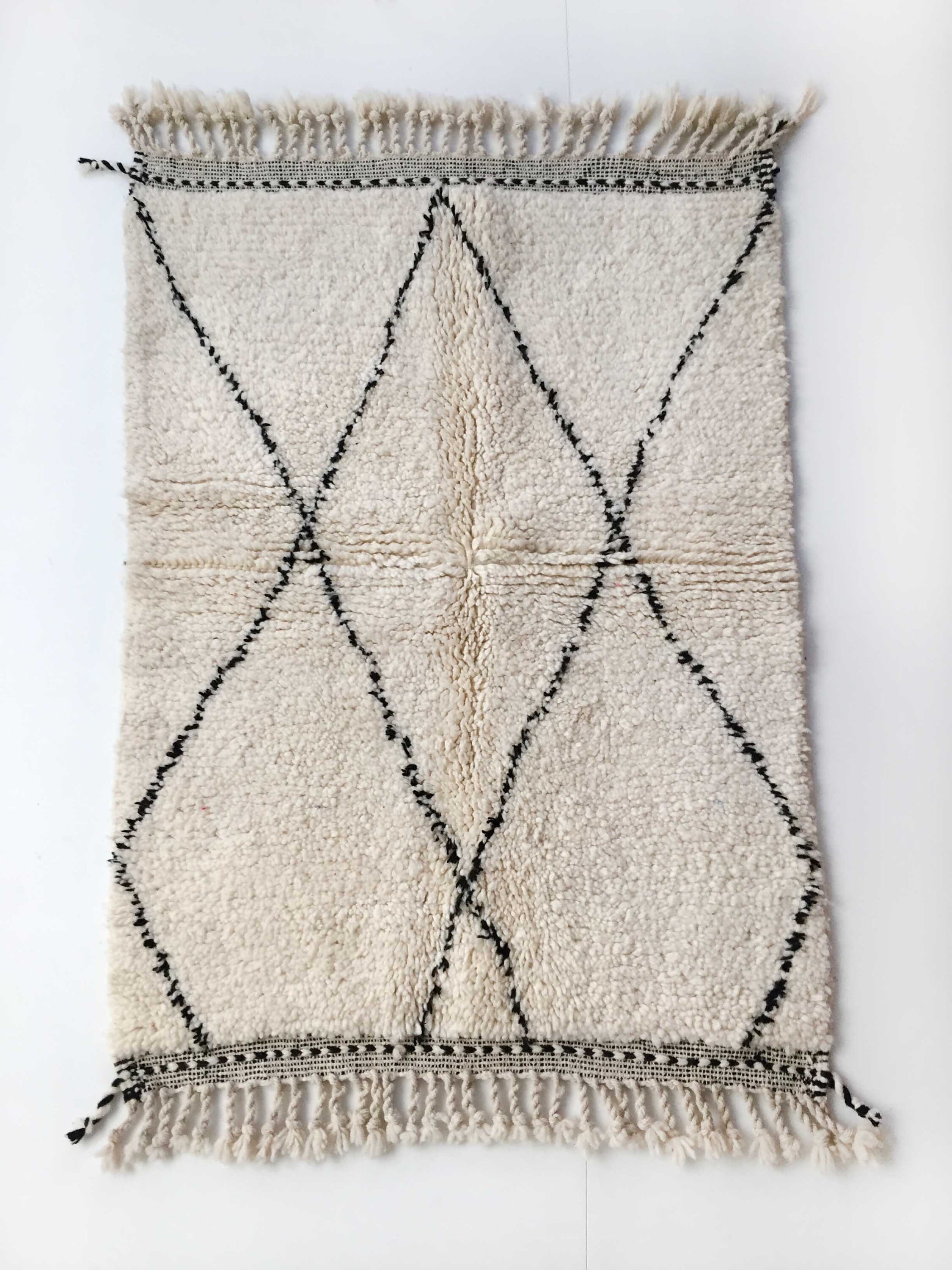 Tapis Berbère Marocain Beni Ouarain Neuf à Losanges Noirs 1, 40x0, 98M