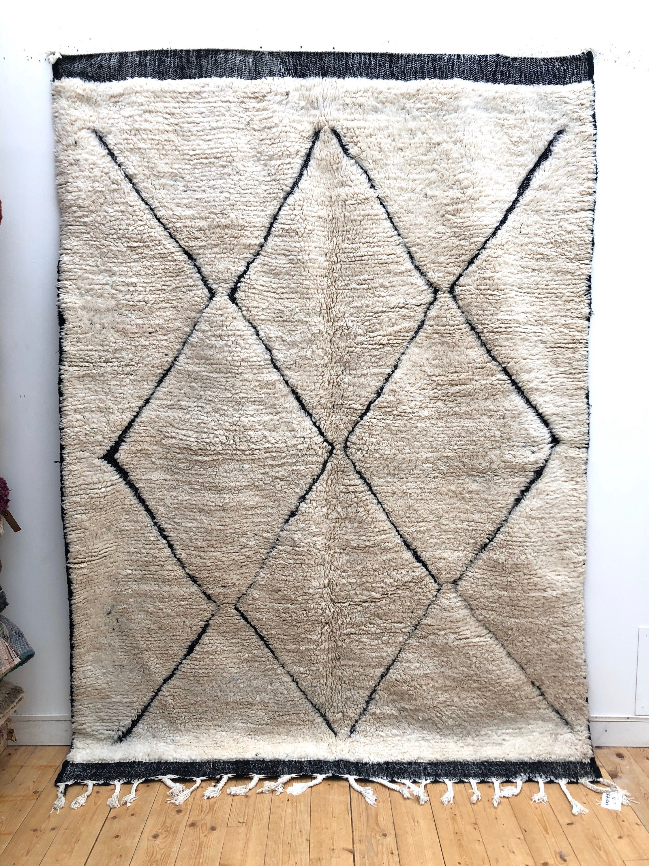 Tapis Berbère Beni Ouarain Neuf à Losanges Noirs Graves Dans La Trame 2, 79x2, 01M