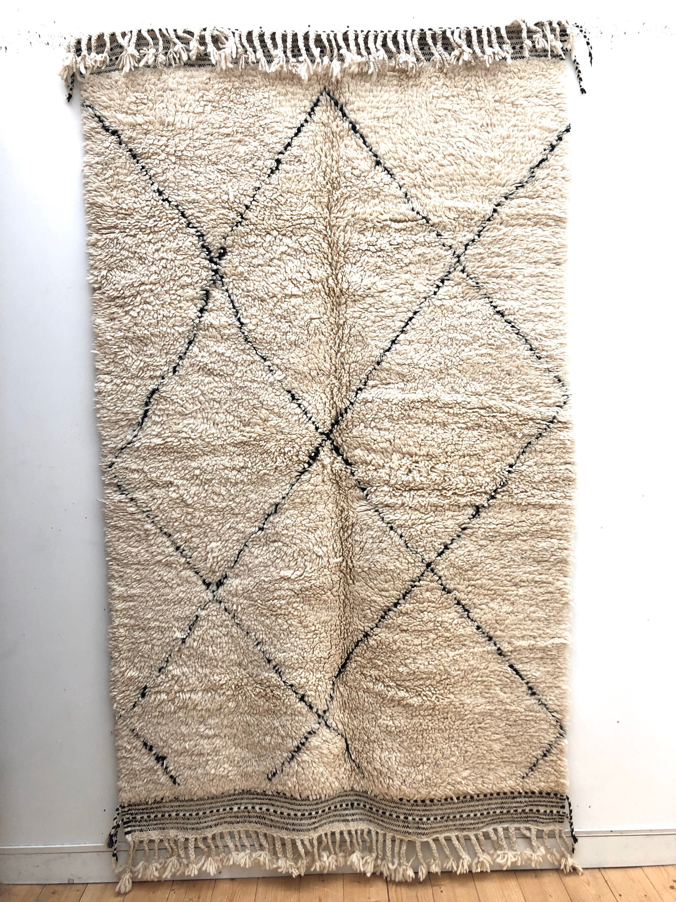 Tapis Berbère Marocain Beni Ouarain Neuf à Losanges Noirs 2, 47x1, 50M