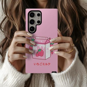 トレンドのストロベリーミルクのスマホケース、かわいいイチゴデザイン、かわいい美学、ティーン向けギフト、Samsung Galaxyスマホケース