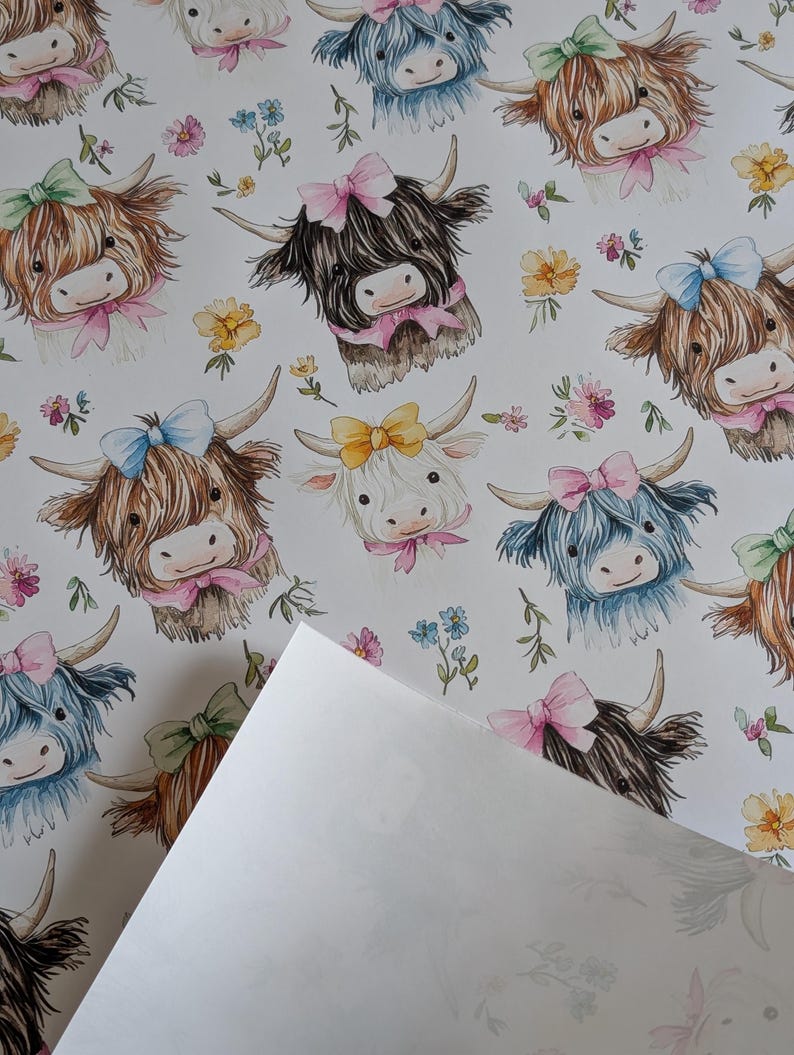 Papel de regalo con diseño de vacas de las Highlands en acuarela – Papel de regalo floral para cumpleaños imagen 3