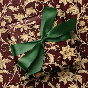 Carta da regalo di lusso con vortici ornati regali color bordeaux e oro - Carta da regalo ornamentale di alta qualità per occasioni speciali - Carta da regalo elegante