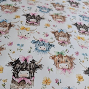 Papel de regalo con diseño de vacas de las Highlands en acuarela – Papel de regalo floral para cumpleaños imagen 5