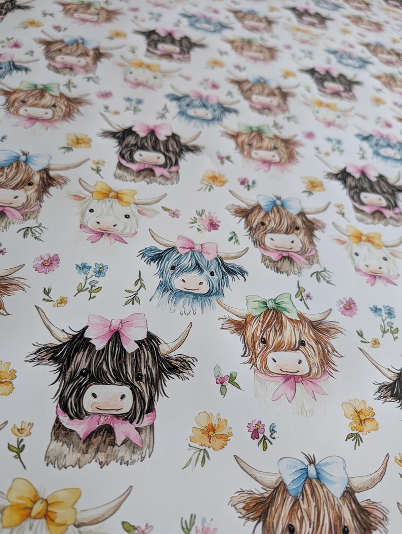 Papel de regalo con diseño de vacas de las Highlands en acuarela – Papel de regalo floral para cumpleaños imagen 5