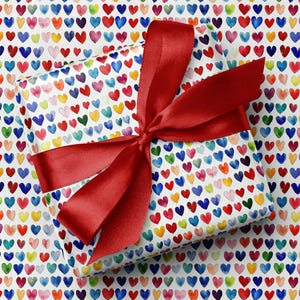 Papier cadeau coeurs arc-en-ciel « Tiny Love Hearts » | Rouleaux et feuilles d'emballage cadeau en forme de mini coeurs colorés | Papier écologique Saint-Valentin, anniversaire de mariage