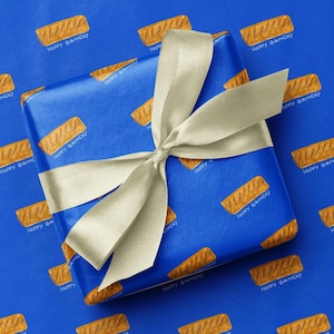 Wurstrolle Geschenkpapier Blau “Birthday Bakes” | Neuheit Lebensmittel Geschenkverpackung Blatt & Rolle | Lustiger Geburtstag für Ihn Sie | Eco Luxus Papier
