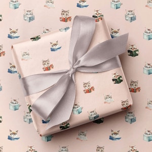 Papier cadeau « chats littéraires » dessiné à la main - chats lisant des livres papier cadeau imprimé - papier chat rose pastel, cadeaux pour les lecteurs amateurs de livres