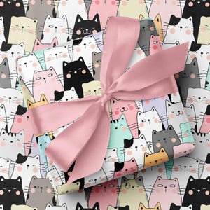 Papier cadeau chat imprimé sur l'ensemble - Papier cadeau chats de dessins animés multicolores sur le thème des animaux - Papier cadeau pour les amoureux des chats, toute occasion