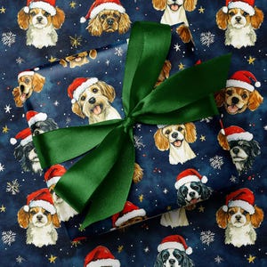 Handgezeichnetes Geschenkpapier 'Festliche Hunde' - Hunde mit Weihnachtsmützen Gedruckte Geschenkverpackung - Reiches Navy Hundepapier, Doggy Themed Geschenke