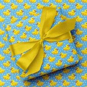 Papel de regalo con forma de patito de goma, divertido y colorido, en azul, blanco y amarillo, de primera calidad, para cumpleaños o cualquier ocasión.