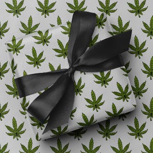 Geschenkpapier | Grünes Cannabis Blatt Symbol Geschenkpapier | Individuell bedruckte Stoner Pot Kopf Geschenkverpackung