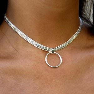 Chokerhalsband: Fiskbenskedja med O-ringhänge - STERLING 925 - Dagkrage för kvinnor