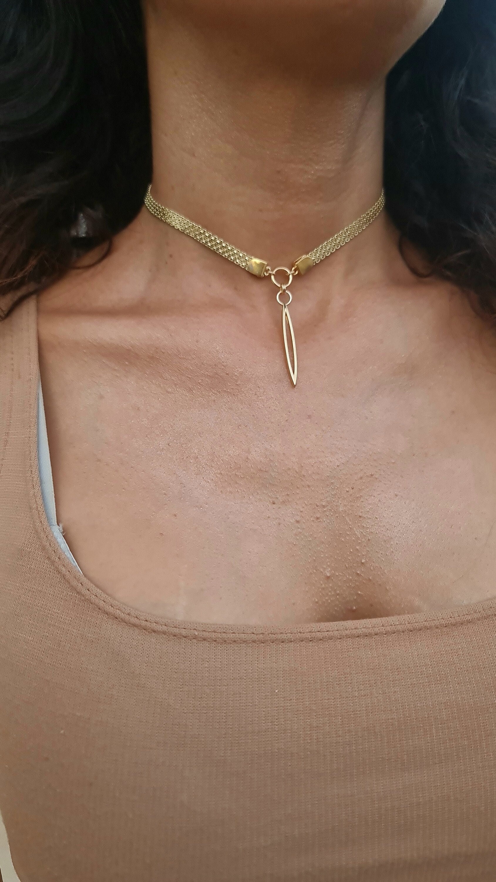 Delicate gold Herringbone Day Collar - Dainty Oval Pendant chain choker for everyday