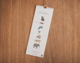 Puede incluir: Un calendario blanco con una ilustración en blanco y negro de varios animales. El calendario se titula "Geburtstagskalender", que se traduce como "Calendario de cumpleaños".
