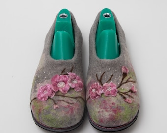 Felt wool slippers sakura flowers for women - Organic wool home shoes - Grey custom wool eco slippers | Rubber soles non slip slipers