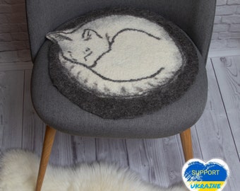 Natural wool chair pad for dining chair - Handmade felt rug with a pattern of a sleeping cat -  Soft decorative accent rug ready to ship