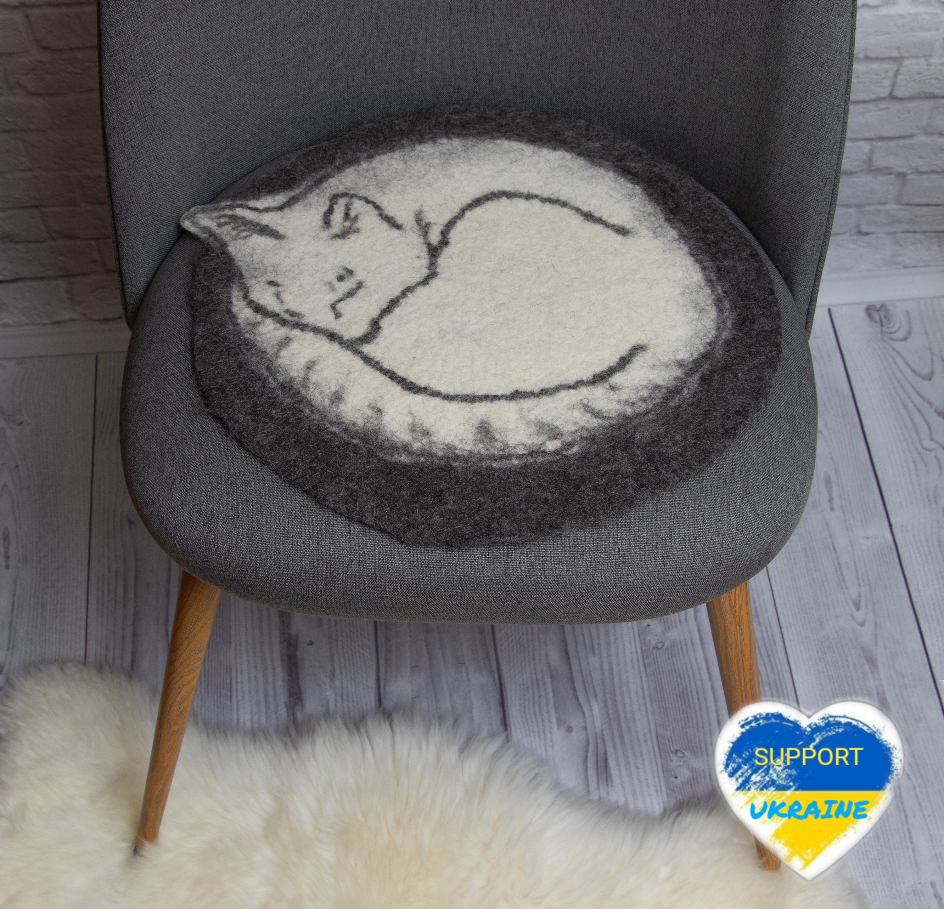 Cat hot sale shaped chair