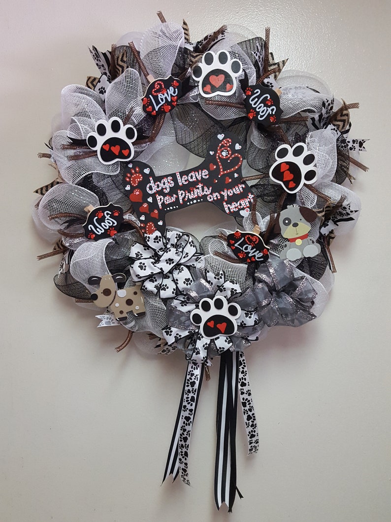 Deco Mesh Wreath Paw Prints