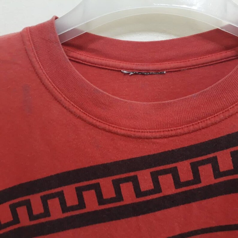 V2 BY VERSACE T-Shirt Spellout Made in Italy Tops Italian Brands Designer Fashion Gianni Classics Tops Tee Authentic Sz M
