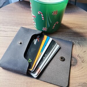 Handgefertigter anpassbarer Crazy Horse-Lederkartenhalter - Schlank, langlebig, Unisex, perfektes Geschenk, minimalistischer Kartenhalter, Visitenkarte aus Leder