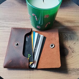 Funda minimalista para tarjetas de primera calidad como regalo Artículos de cuero genuino hechos a mano Cartera EDC de bolsillo frontal Ideas de billetera pequeña Diseño único
