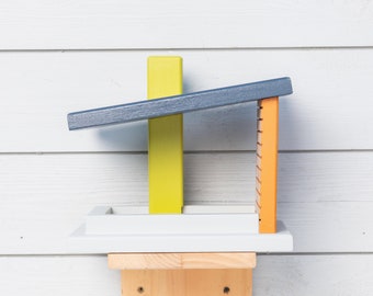 Comedero de pájaros pintado moderno de mediados de siglo