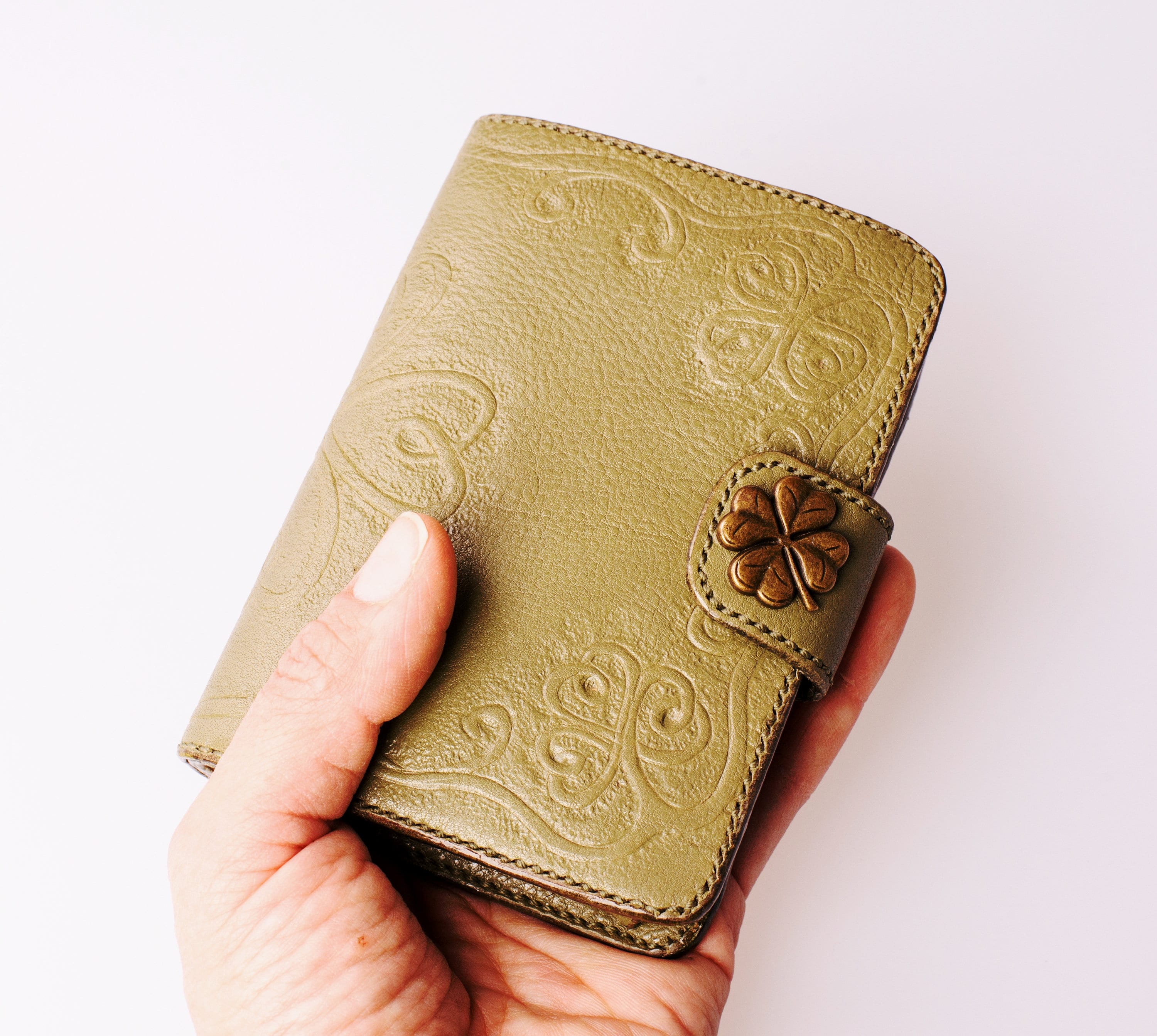 Hand tooled Green Quatrefoil womens leather wallet Leather zipper wallet  Green leather women wallet