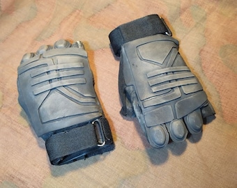 Odst: guanti (un paio)