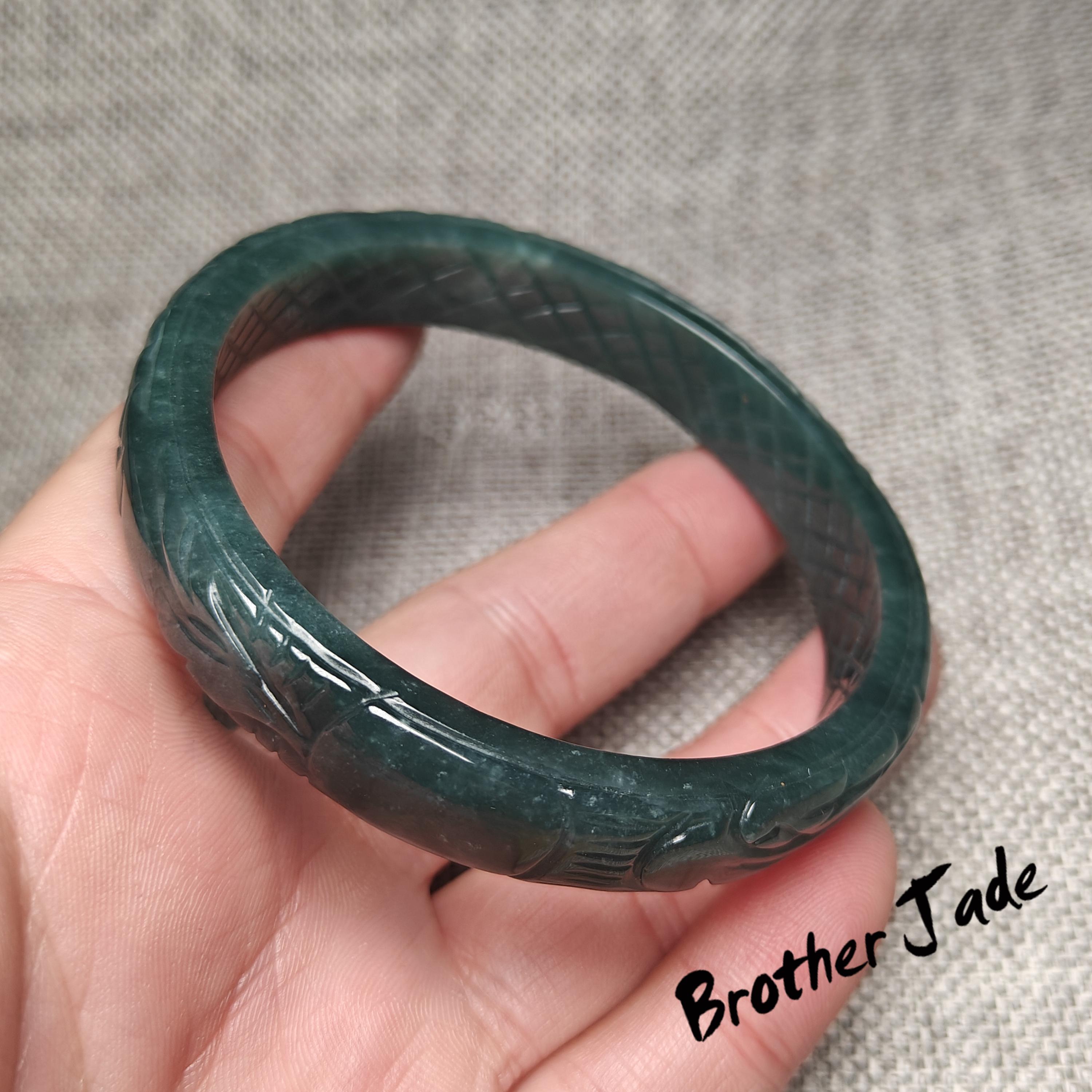 64 mm ブルー ジェダイト バングル：天然グアテマラ産ジェムストーン