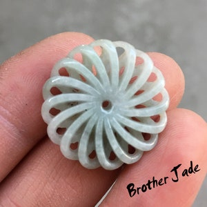 Free Shipping -AAA  Natural Jade pendants Jadeite hollow out Jade A goods Grade A Jade pendant - 3.9g -N559