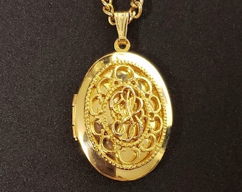 Vintage Gold Tone Lace Swirl Oval Locket Pendant Necklace