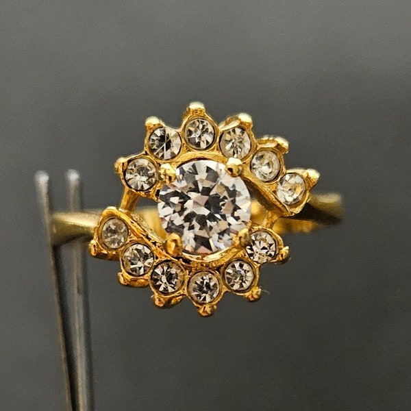 Sparkly Vintage Size 7 1/4 Gold Tone Stamped Thailand Mid Century Style Crystal Rhinestone Floral Cocktail Ring