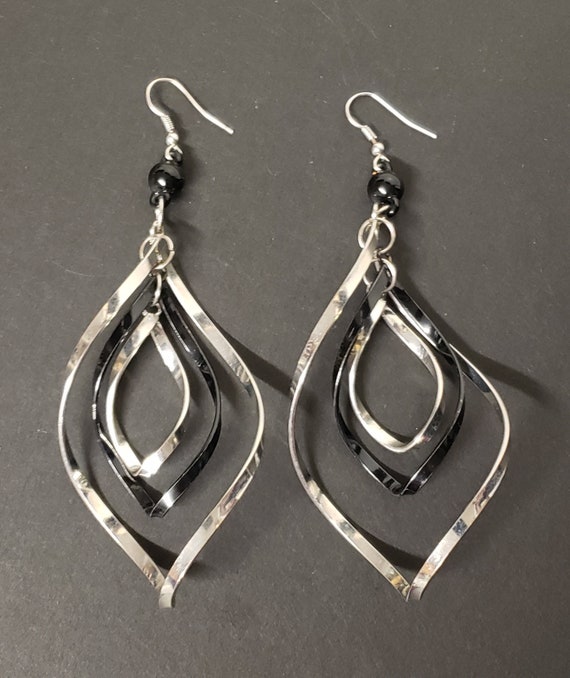 Vintage Black and Silver Spiral Dangle Earrings