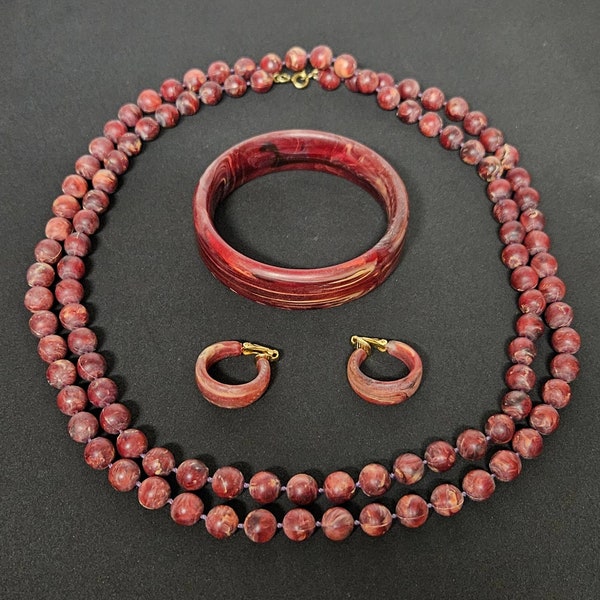 4 Pcs Vintage Red Marbled Lucite Plastic Beaded Necklace with Matching Clip On Hoop Earrings and Bangle Bracelet