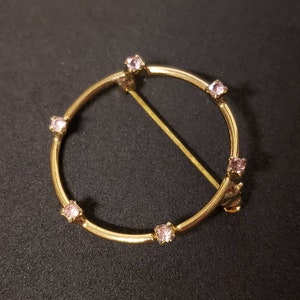 Small Vintage Gold Tone Circle Wreath Brooch with Sparkly Pink Crystal Rhinestones
