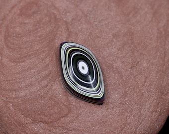 Rainbow Fordite Freeform cabochon: Jeep Fordite-hangersteen (30 mm x 16 mm)