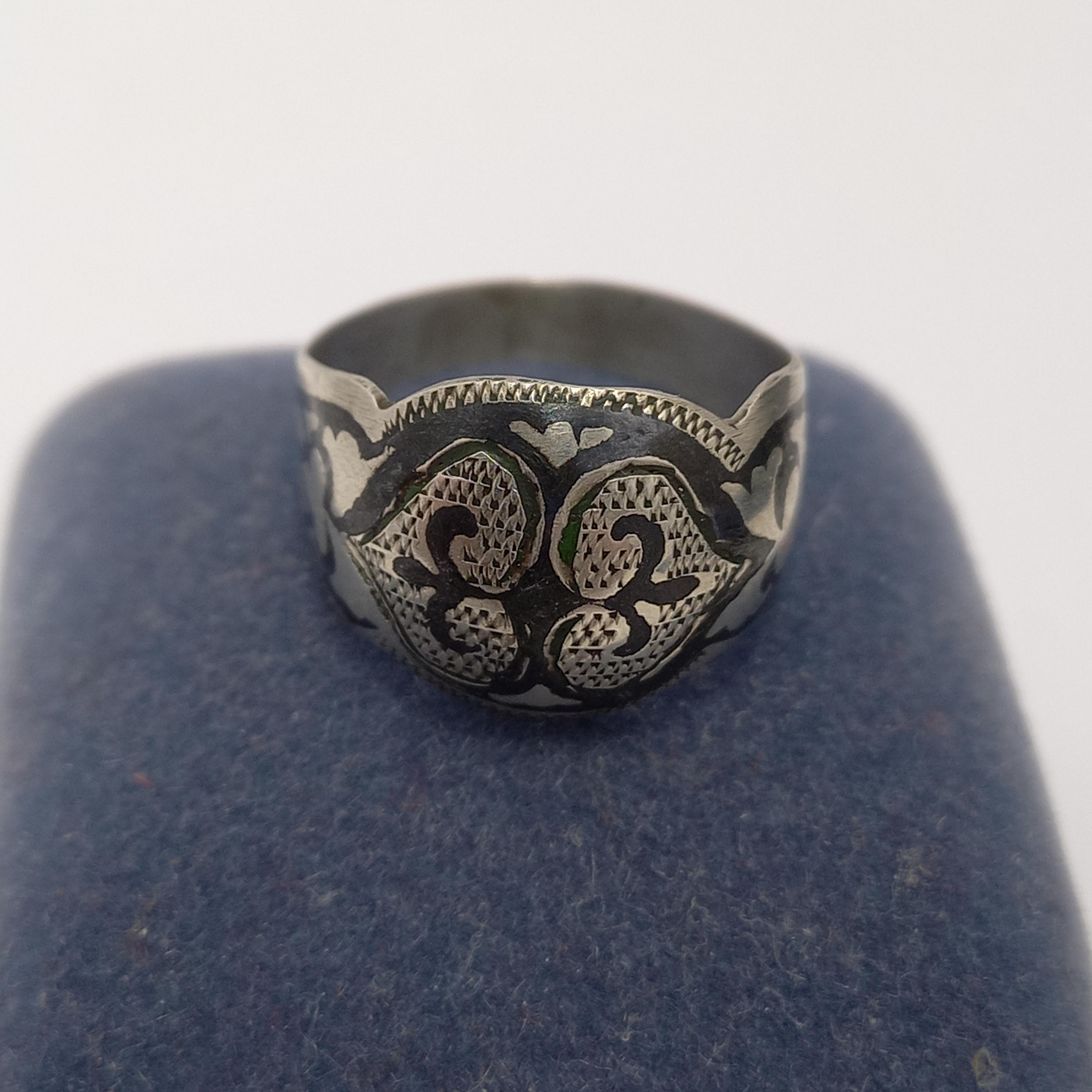 ロシア クバチ シルバーブラック リング アンティーク Kubachi jewelry - Etsy 日本