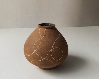 Organic sculptural handmade ceramic vase - Rounded ceramic flower vase - coiled ceramic vase - handbuilt ceramic vessel