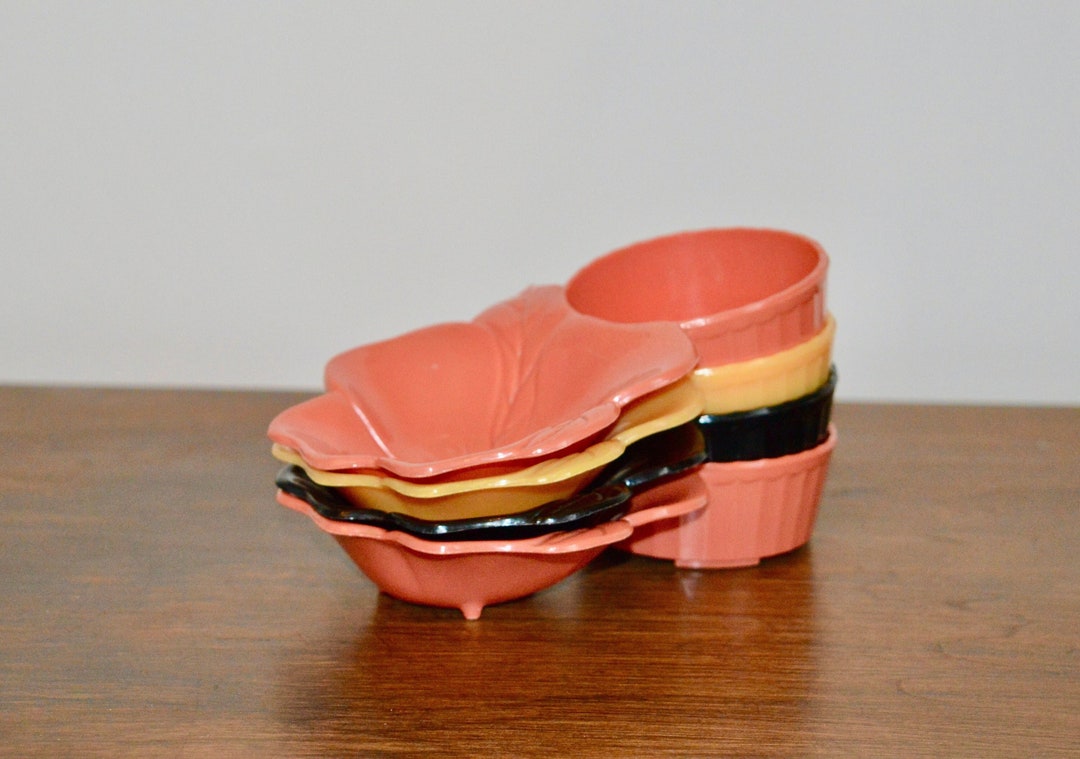 Set of 4 Mid Century Snack Trays, Snack Bowls, Set of 4 Plastic Snack
