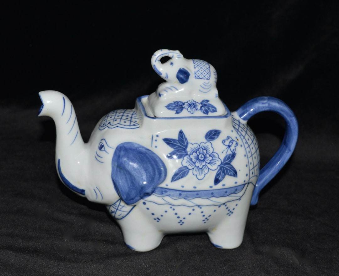 Vintage Elephant Shaped Tea Pot With Elephant Finial Cover, Blue and White Elephant Tea Pot