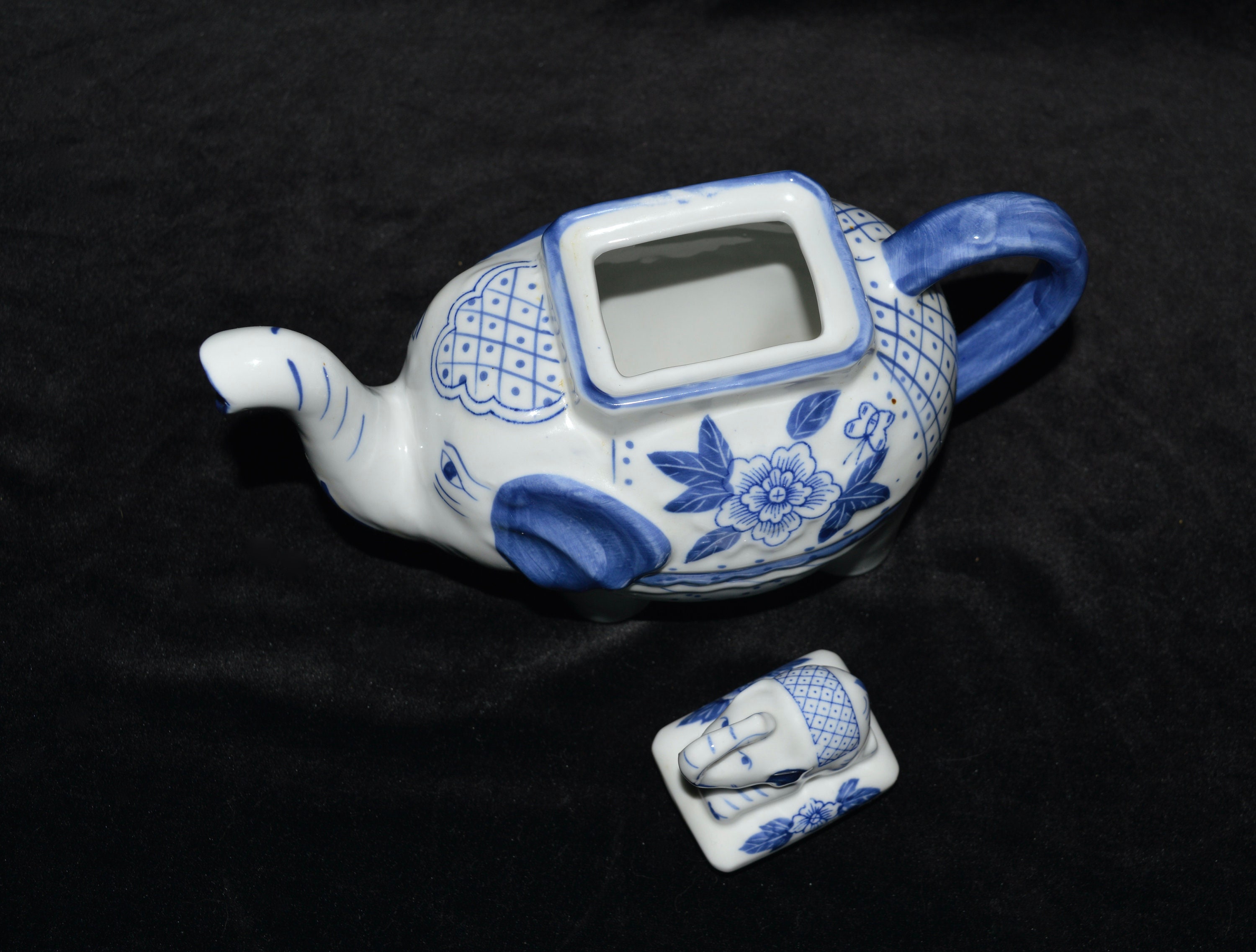 Vintage Elephant Shaped Tea Pot With Elephant Finial Cover, Blue and White Elephant Tea Pot