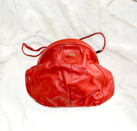 Spotted while shopping on Poshmark: Johnny Farah Holt Renfew Canada Red  Leather Bag! #poshmark #fashion #sho… | Red leather bag, Leather coin purse,  Purses and bags