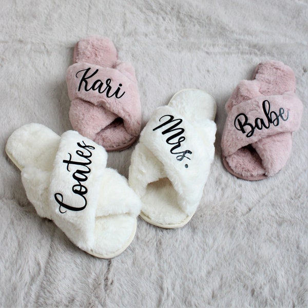 Bridal fluffy Slippers/Bridesmaid Slippers/personalized fuzzy flippers/open-toe mule slippers