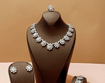 MAGNOLIA Swarovski Jewelry Set with Necklace, Bracelet, Earrings and Ring