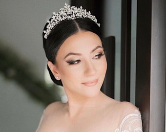 RENEE Queen Swarovski Bridal Tiara, Wedding Crown, Bridal Tiara, Swarovski Crystals Tiara, Wedding Headpiece, Gorgeous Wedding Crown
