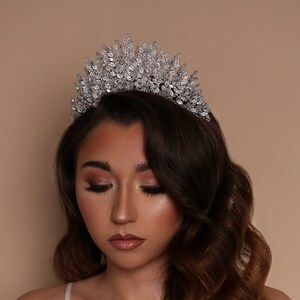 ALEXIA Leaf Bridal Tiara, Swarovski Crystals Tiara, Wedding Crown, Stunning Bridal Tiara, Wedding Headpiece, Wedding Tiara