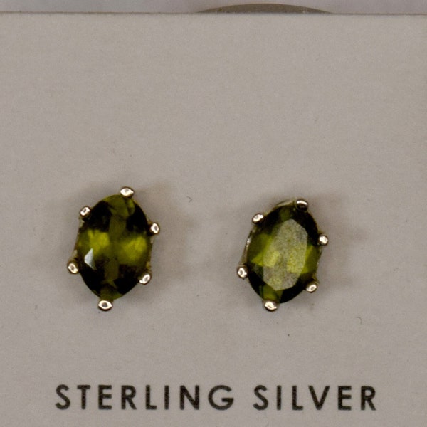 Orecchini Vesuvianite Verde Oliva 6 mm x 4 mm Orecchini a bottone in argento sterling sfaccettato con taglio ovale a 6 punte