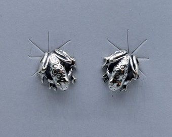 Sterling Silver Crouching Frog Stud Earrings - Cute Spotted Forest Creature Jewelry (6mm)