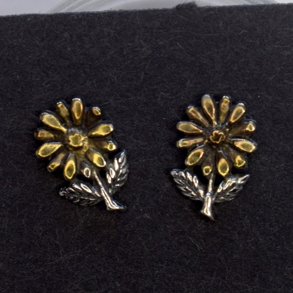 Vermeil Daisy Earrings Flower Earrings 14 kt Gold Over Sterling Silver Two Tone Stud Earrings 9 mm high daisy stud earrings Gilded Silver